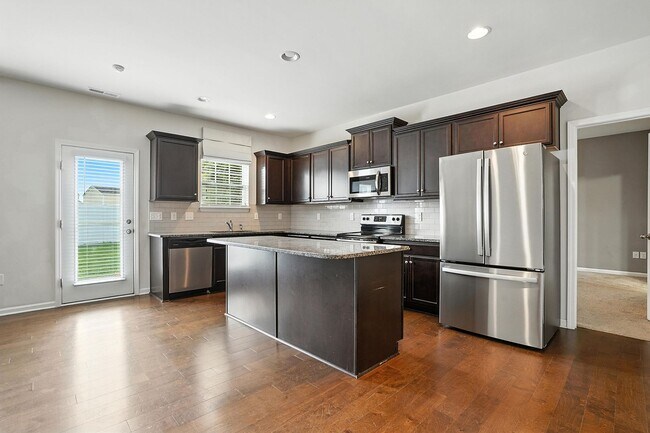Building Photo - AVAILABLE NOW! GREAT HOME IN GARNER, NC.