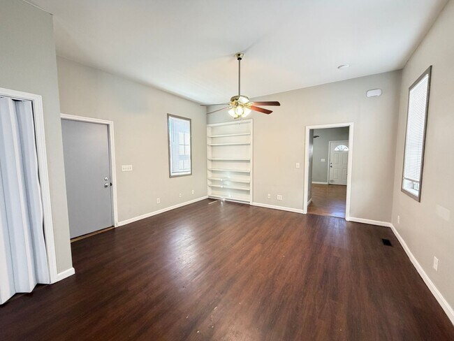 Building Photo - Beautiful Maintained 2 Bed and 1 Bath Shotgun House!