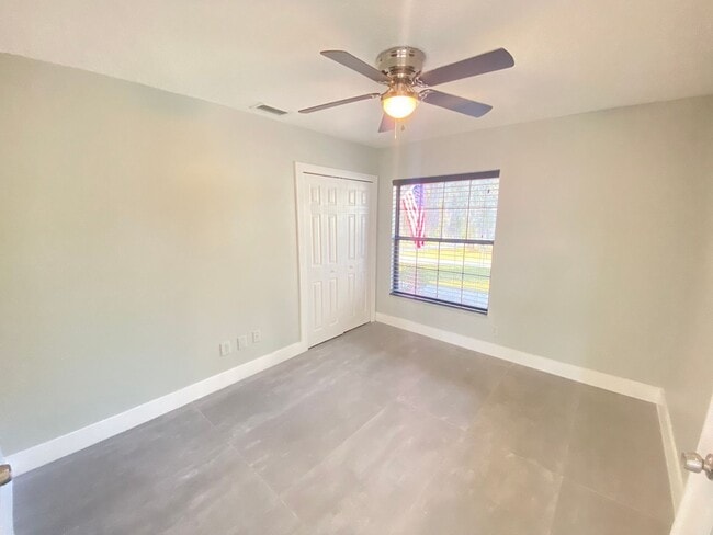 Building Photo - 13245 Shore Dr