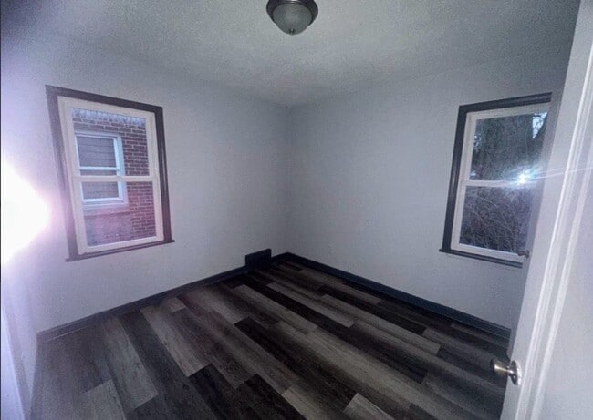 Building Photo - Cute 2 bedroom located on Detroit's West side.