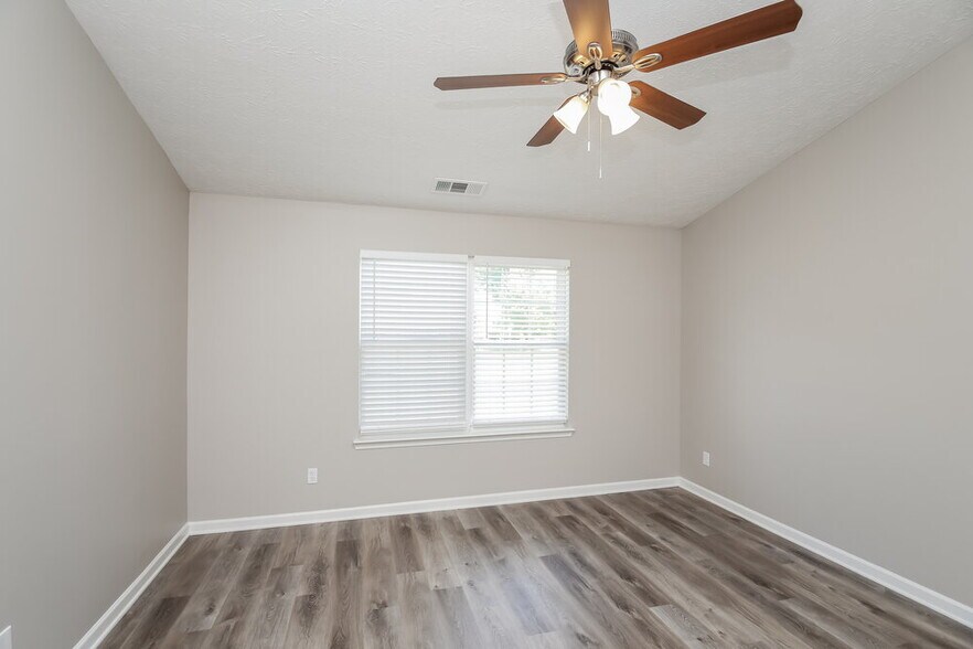 Building Photo - 372 Red Maple Way