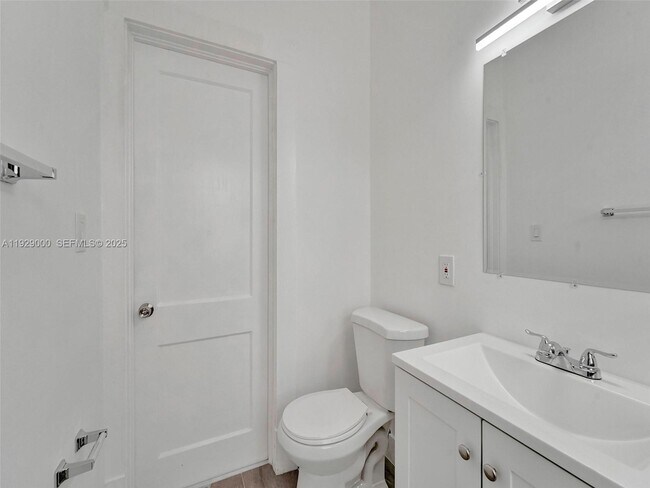 Building Photo - 1656 Polk St