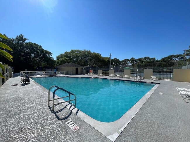 Building Photo - 1424 14th Terrace