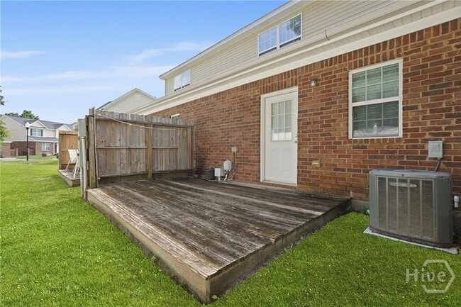 Building Photo - 400 Tibet Ave