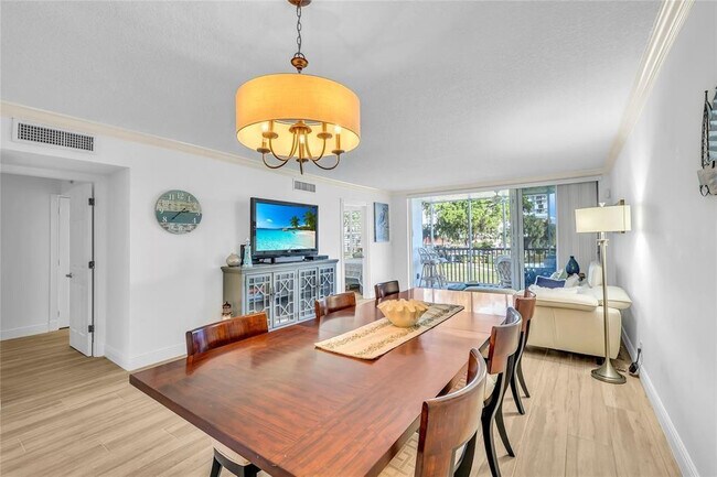 Building Photo - 3150 NE 48th Ct