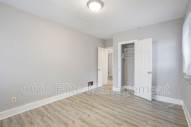 Building Photo - 987 Lilley Ave