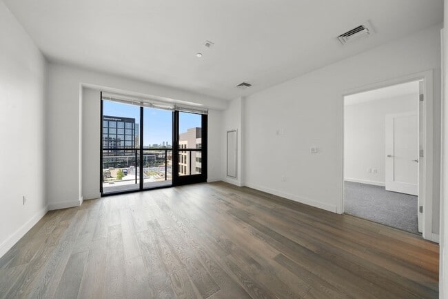 Building Photo - 375 Canal St