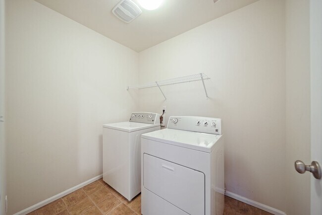 Building Photo - 3119 Harrier St NE