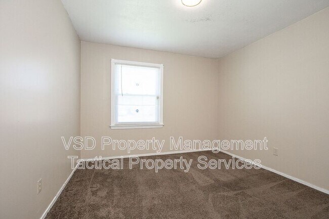 Building Photo - 374 E 232nd St