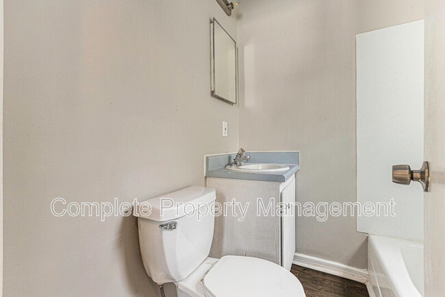 Building Photo - 3729 Maple Ave SW