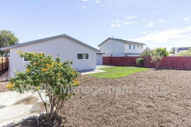 Building Photo - 888 Narwhal St