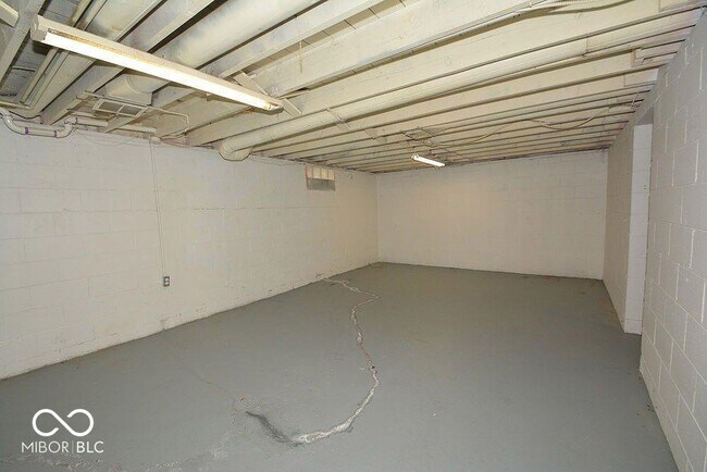 Building Photo - 5005 Indianola Ave