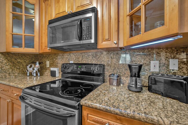 Building Photo - 630 S Sapodilla Ave