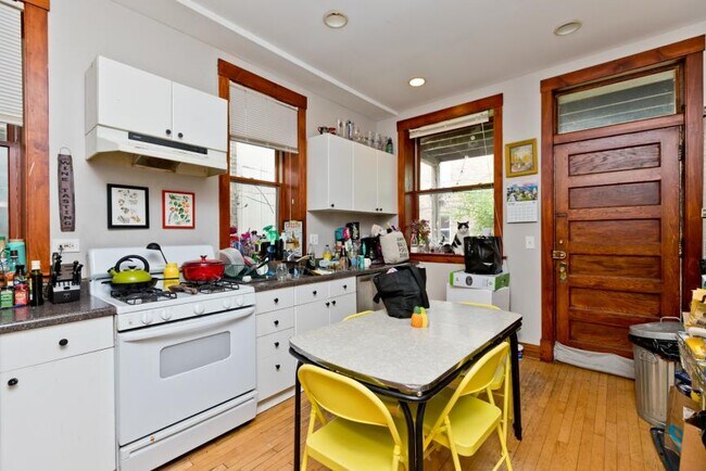 Primary Photo - 4 bedroom in Chicago IL 60626