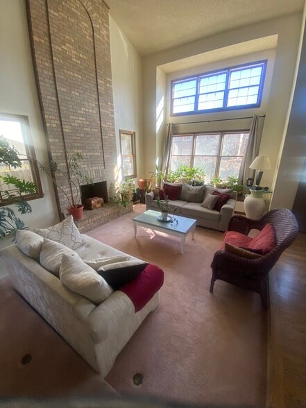 Building Photo - 2445 S Oakland Cir