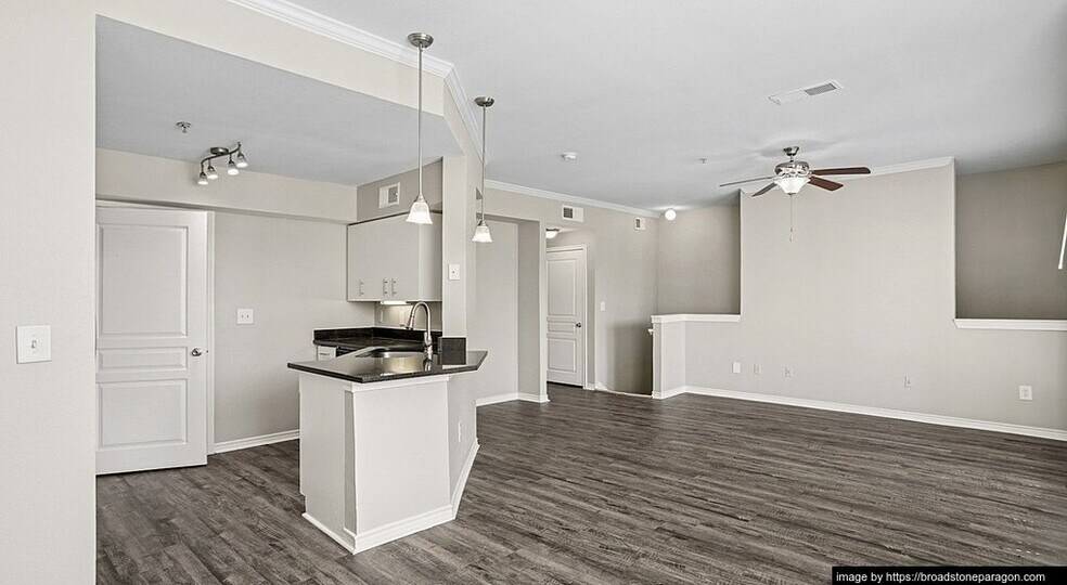 Building Photo - 2403 N Washington Ave