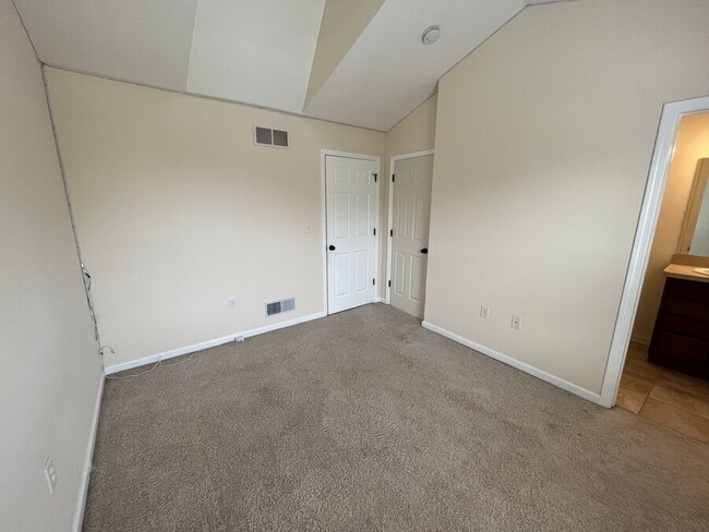 Building Photo - 39 Grandview Dr