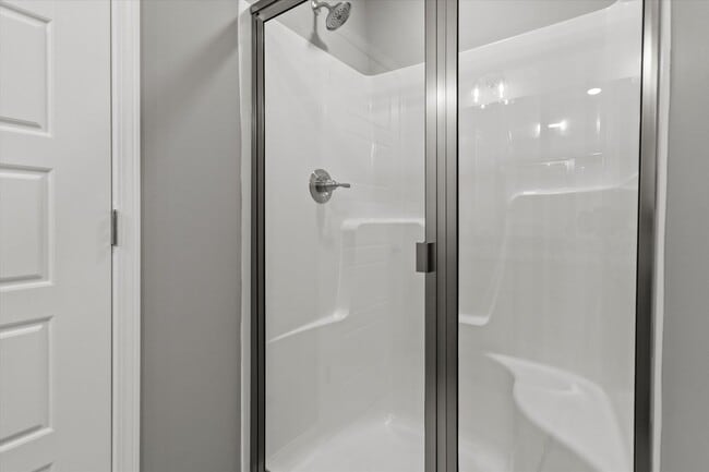 Building Photo - MOVE IN Special....1st Month's Rent Free!!!