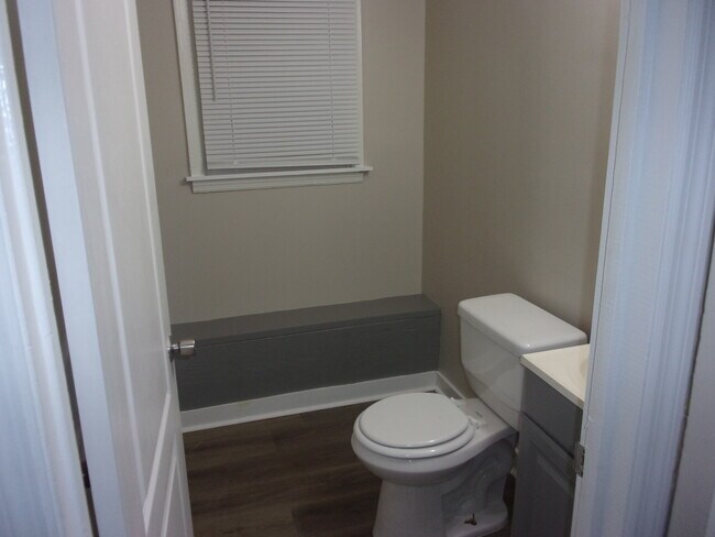 Building Photo - 1290 N McNeil St