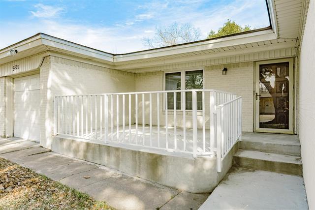 Building Photo - 5821 Circular Dr