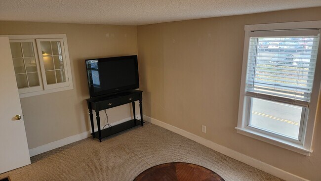 Building Photo - 115 Paul Manafort Dr