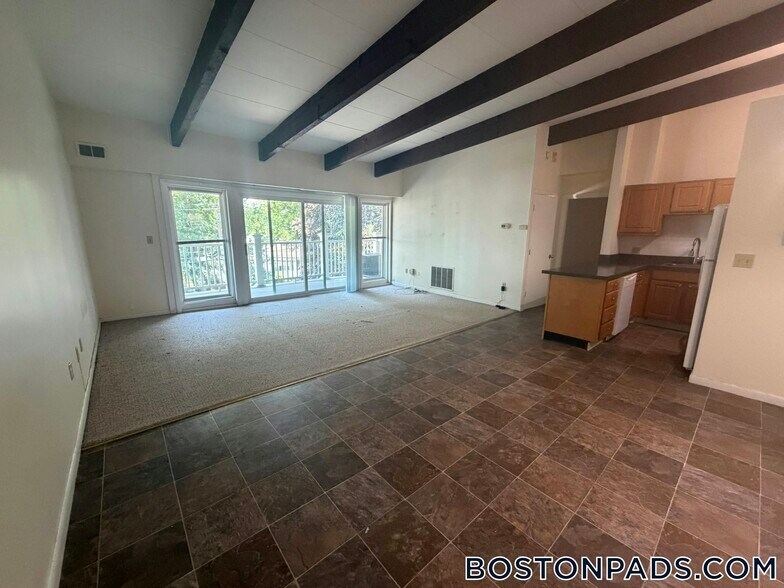 Building Photo - 4 Westgate Dr