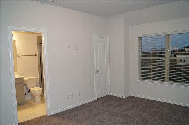 Building Photo - 2056 Meliana Dr