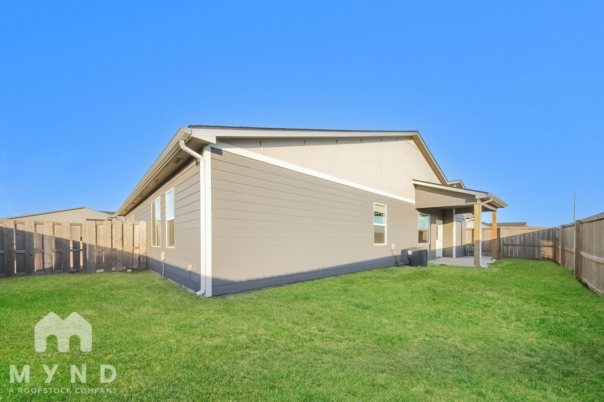 Building Photo - 5764 E Bristol Cir