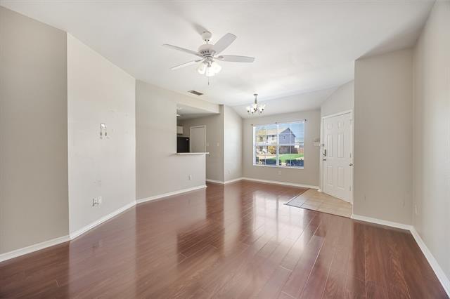 Building Photo - 303 Kings Way Dr
