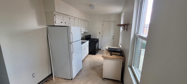 Building Photo - 346 Meyran Ave