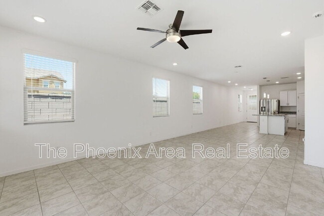 Building Photo - 40643 W Shaver Dr