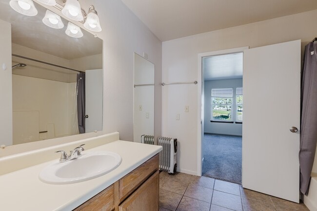 Building Photo - 21 W Golf Pl