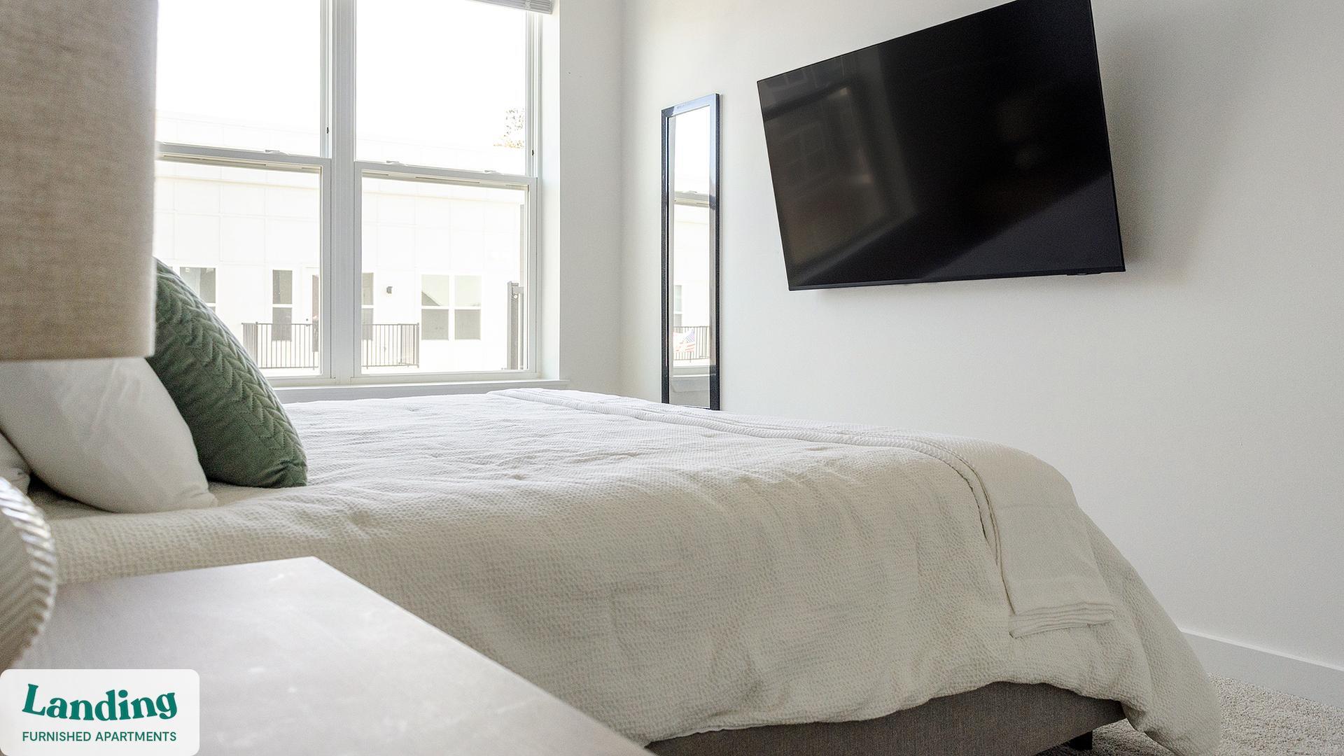 Building Photo - 650 N Main St