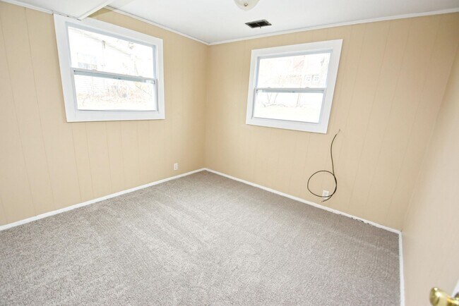 Building Photo - Remodeled 4 bedroom 2 bath home near Near Notre Dame