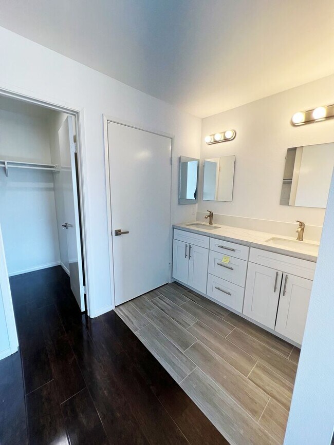 Building Photo - Spacious 2 Bed/2 Bath Condo at Mission Gre...