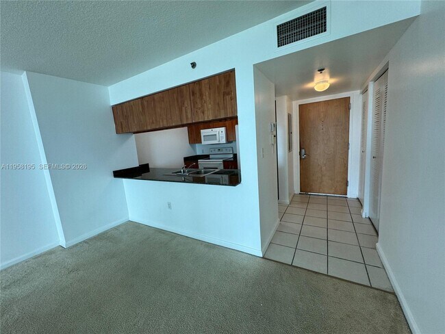 Building Photo - 1200 Brickell Bay Dr