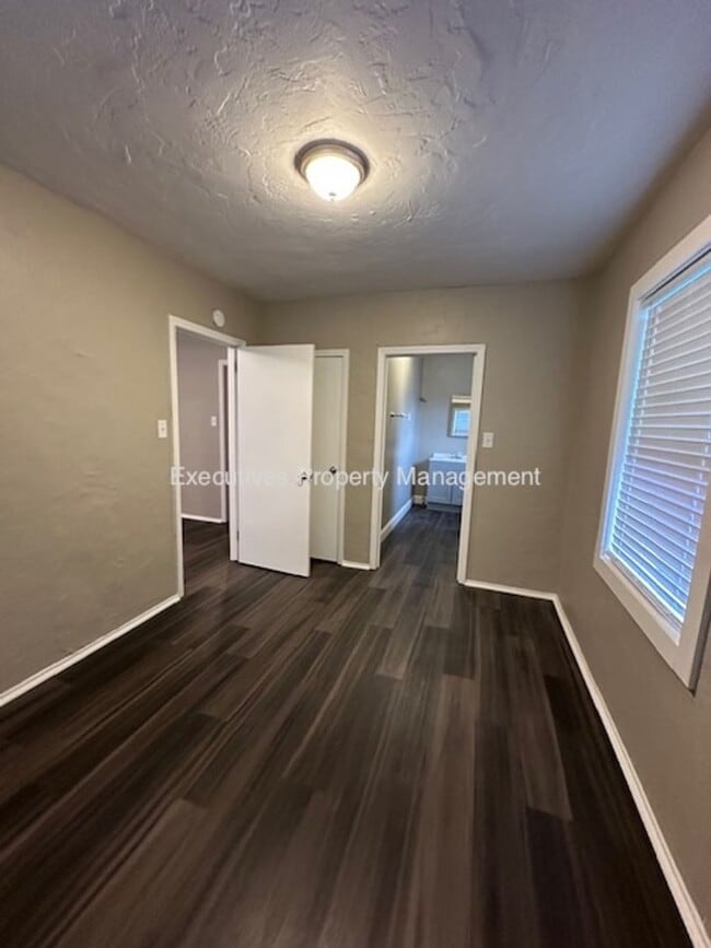 Building Photo - 2324 Q St