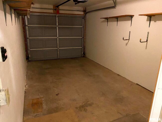 Building Photo - 3804 Creek Hill Dr