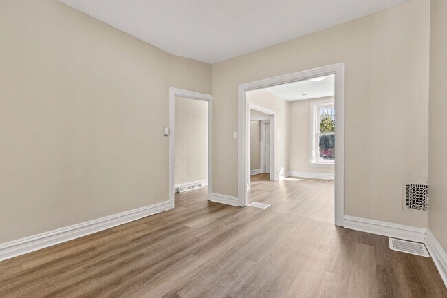 Building Photo - Spacious 4 Bedroom Single Family on Susquehanna St