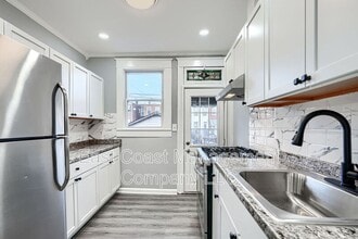 Building Photo - 3028 Kenyon Ave