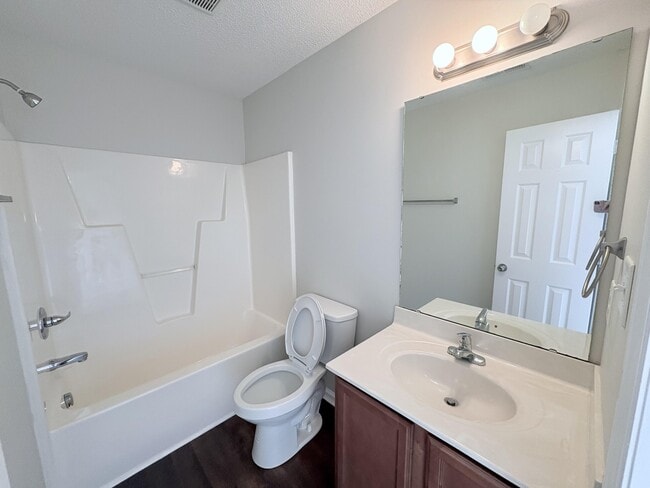 Building Photo - 1007 Banister Loop