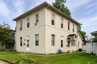 Building Photo - 548 E Pearl St