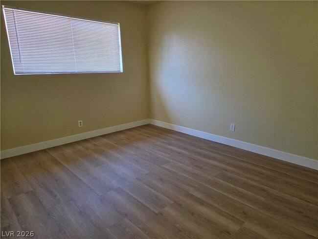 Building Photo - 489 North Cir