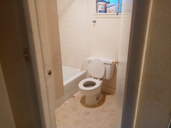 Building Photo - 380 S Wagon Wheel Dr