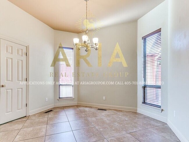 Building Photo - STUNNING 3 BED/2.5 BATH BROOKHAVEN DUPLEX!...