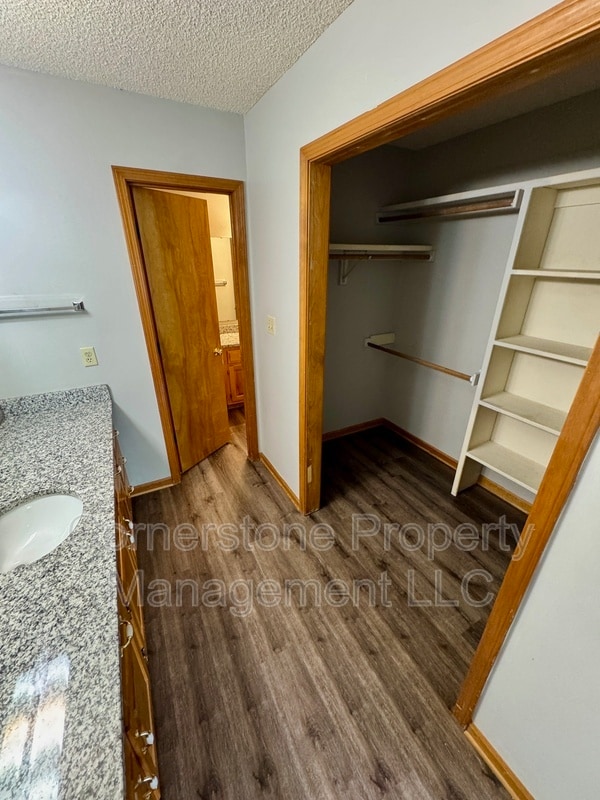 Building Photo - 2529 Crestline Ct