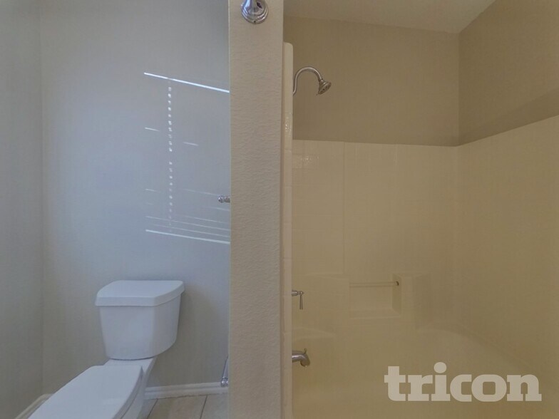 Building Photo - 6356 Ferncreek Ln