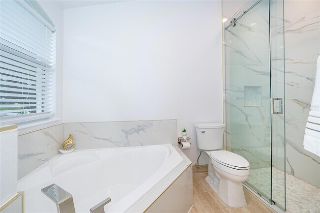 Building Photo - 1649 Lake Villa Dr