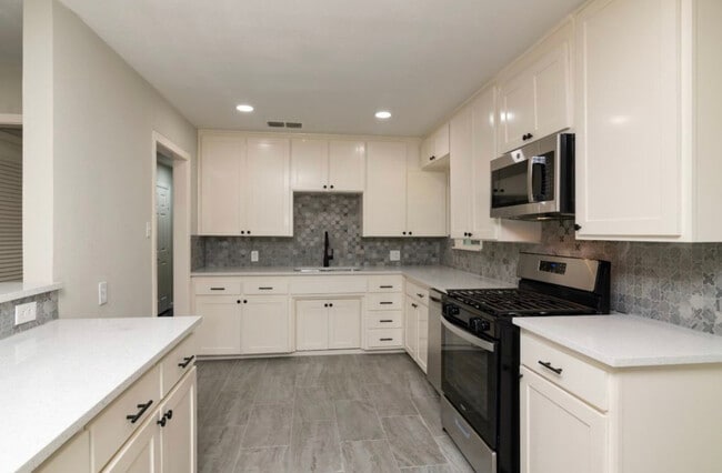 Building Photo - 3808 Piedmont Rd