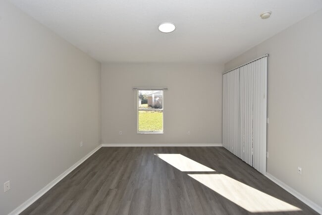 Building Photo - 4 bed, 2 bath located in Matanzas Woods su...